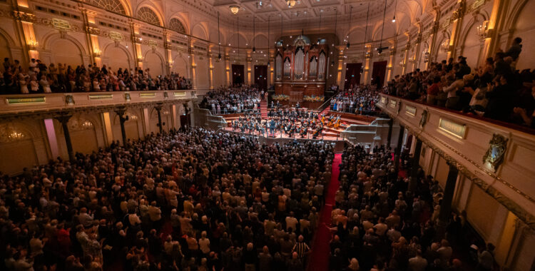 Romanian Symphony Orchestra debutează la Cluj, sub bagheta lui Gabriel Bebeșelea